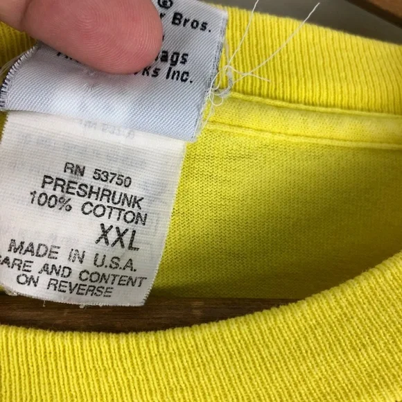 Vintage 1995 tweety bird XXL six flags t shirt 687 - Picture 8 of 12